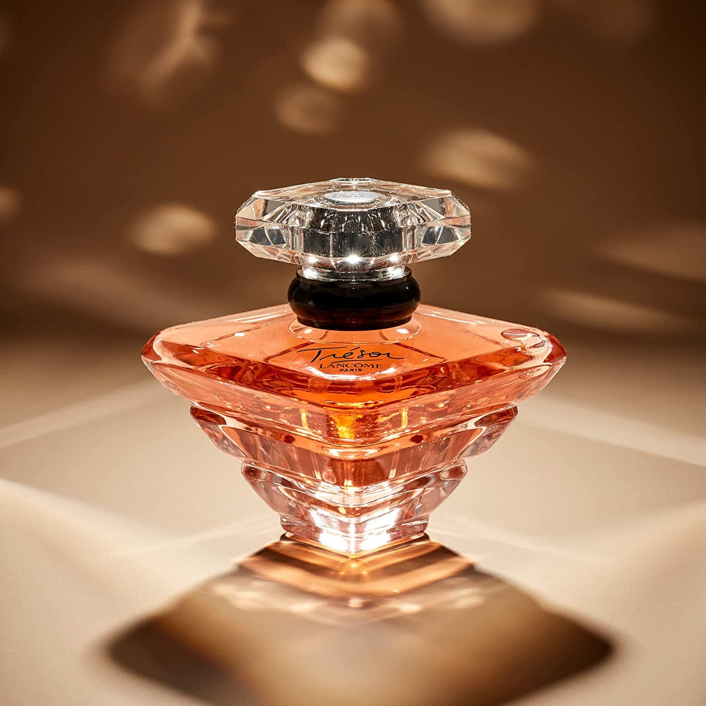 Lancôme Trésor Eau de Parfum - Long Lasting Fragrance with Notes of Rose, Lilac, Peach & Apricot Blossom - Elegant & Romantic Women's Perfume